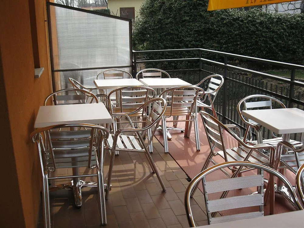 La Collina Hotel Casnate Con Bernate 2*,  Italy