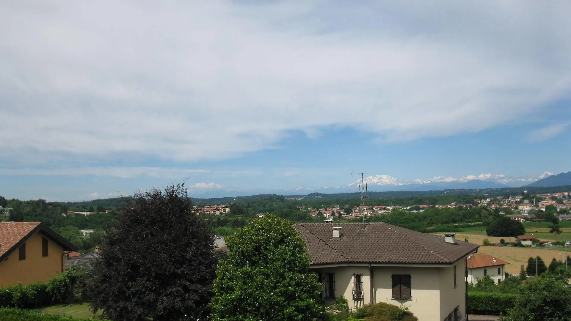 La Collina Hotel Casnate Con Bernate 2*,